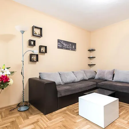 Lägenhet Downtown - Near By Apartmax Varna