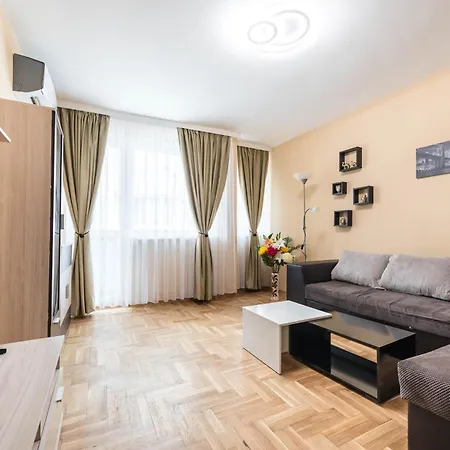 Lägenhet Downtown - Near By Apartmax Varna