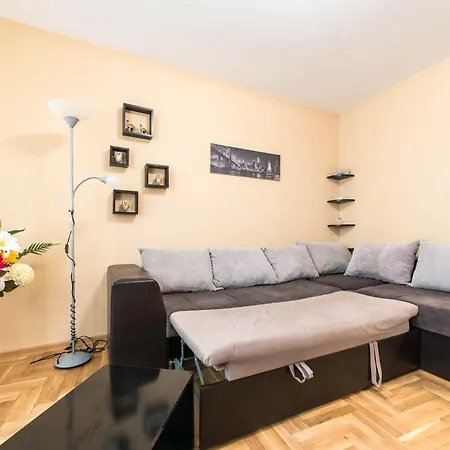 Downtown - Near By Apartmax Βάρνα