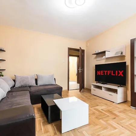Downtown - Near By Apartmax Διαμέρισμα